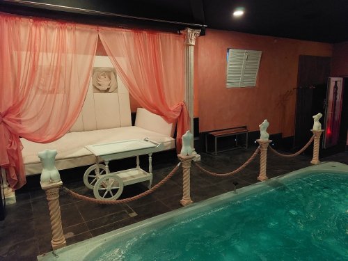 Erotické lázně s bazénem